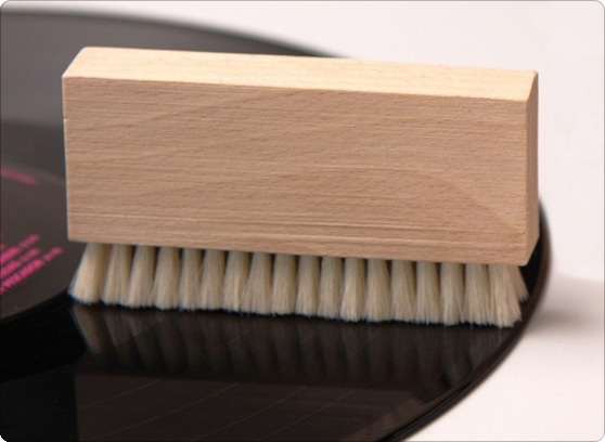 Winyl W-Record Brush - cecha 1